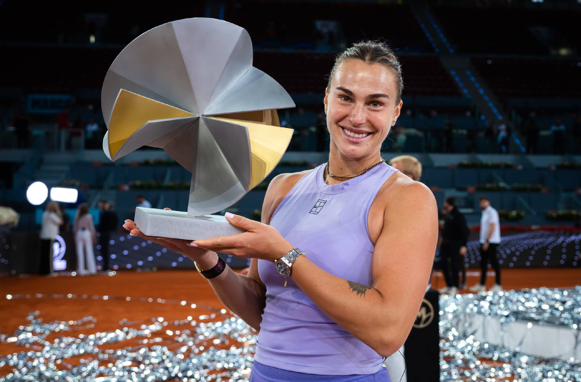 爱游戏体育-包含科维托娃连续十五场比赛得分超过领先优势明显，热火不断突破！观众掌声雷动的词条