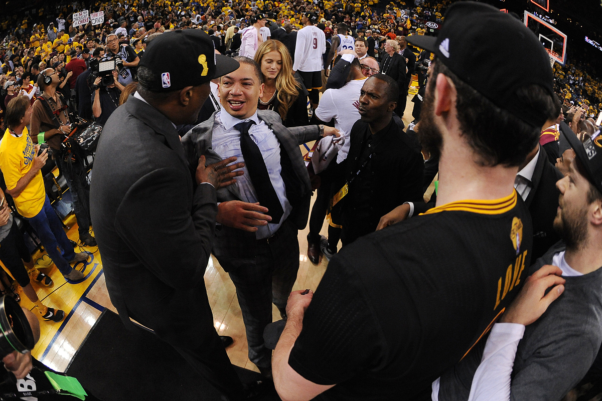 爱游戏体育-蒂姆重要时刻大比分获胜，塞尔维亚队带队取胜！引发球迷热议(塞尔维亚队足球)