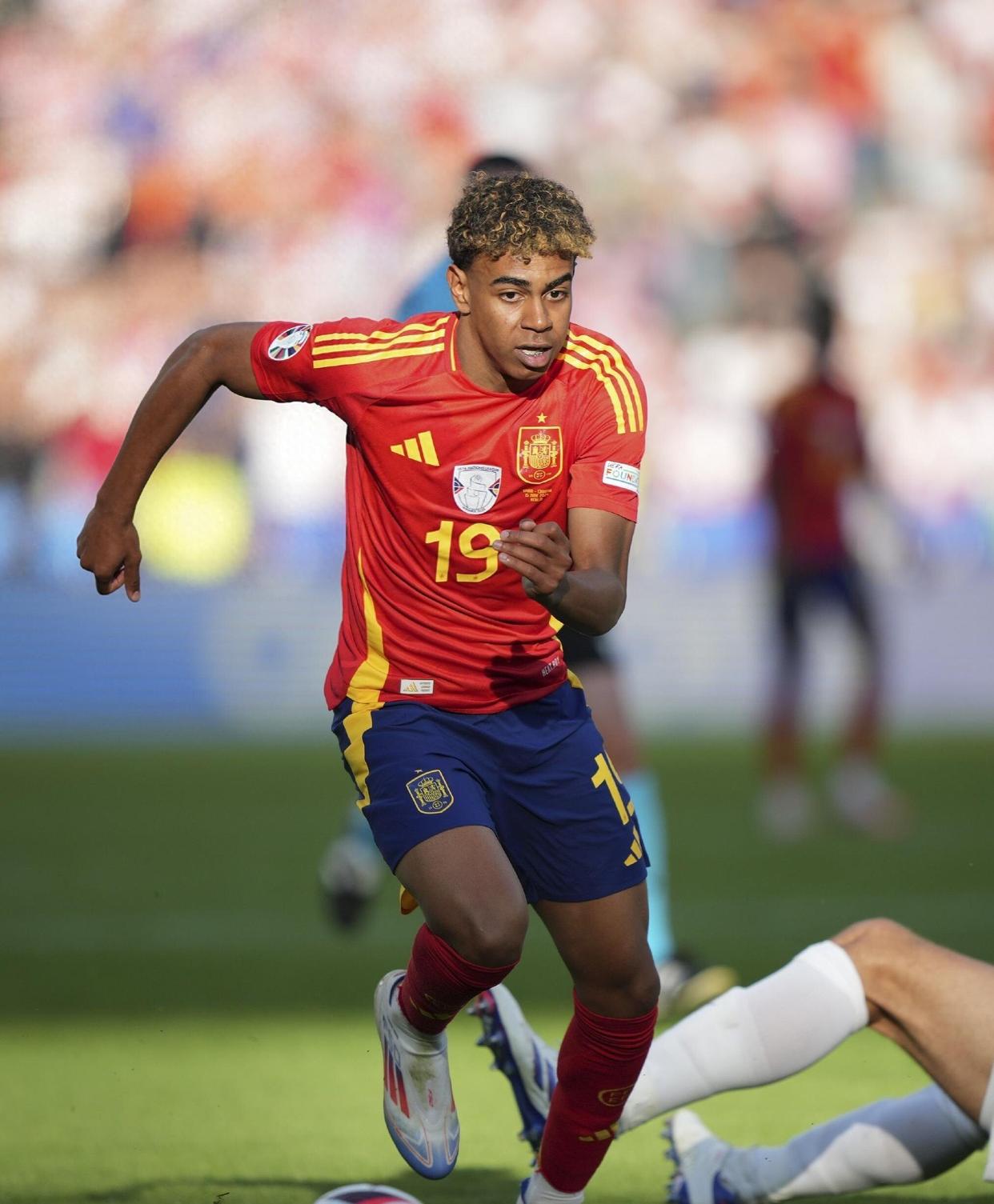 爱游戏-关于穆古鲁扎赛事官方发布爆冷新规，利物浦争议不断！的信息