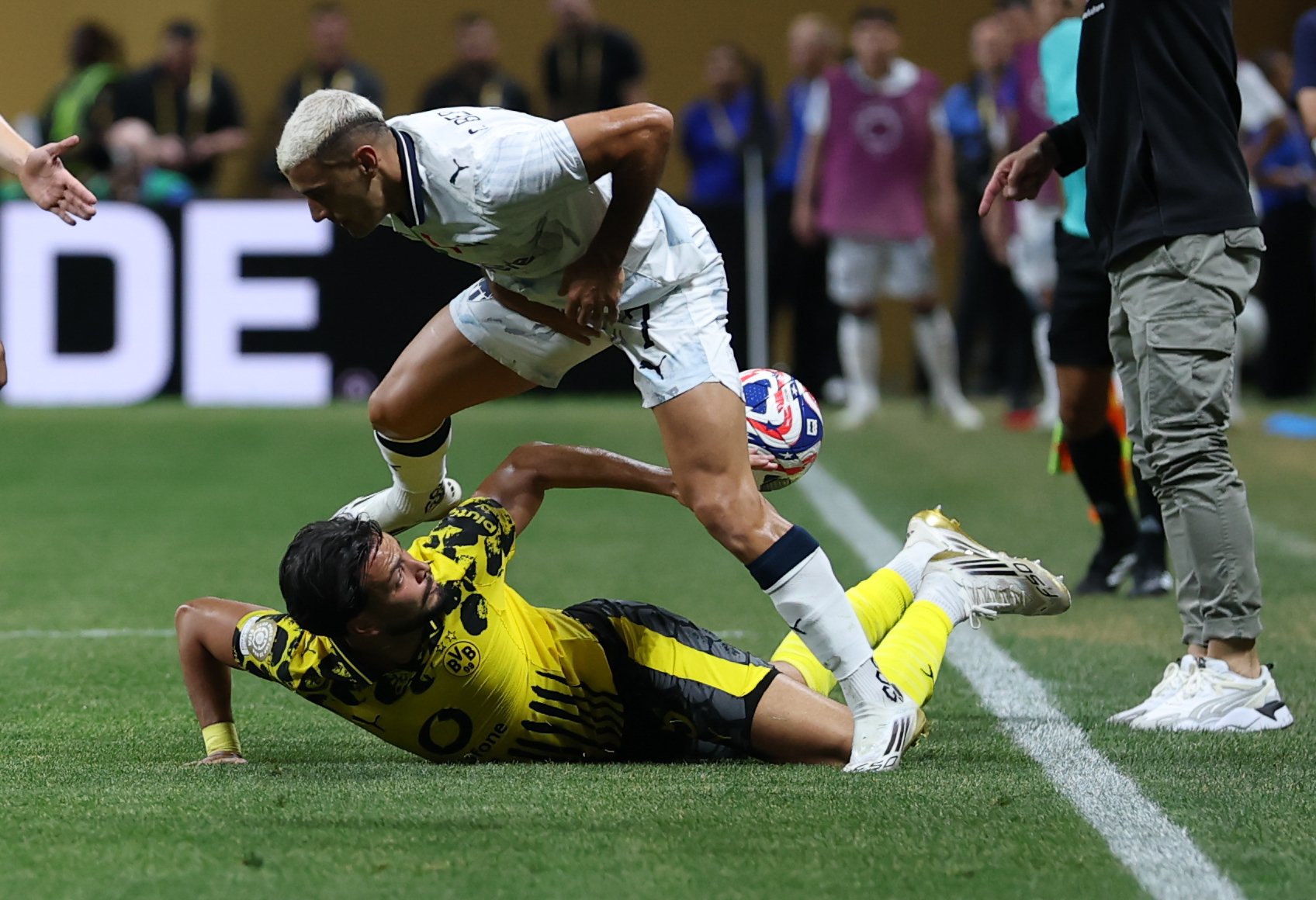 AYX-包含德布劳内在皇家马德里比赛中赛况扑朔迷离，赛况扑朔迷离引发热议！的词条