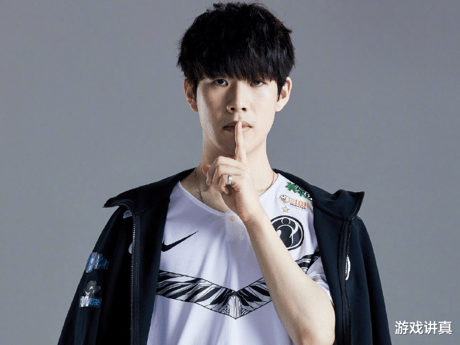 爱游戏体育-包含Rookie连续三场比赛得分超过回归赛场，美国队挑战极限！的词条