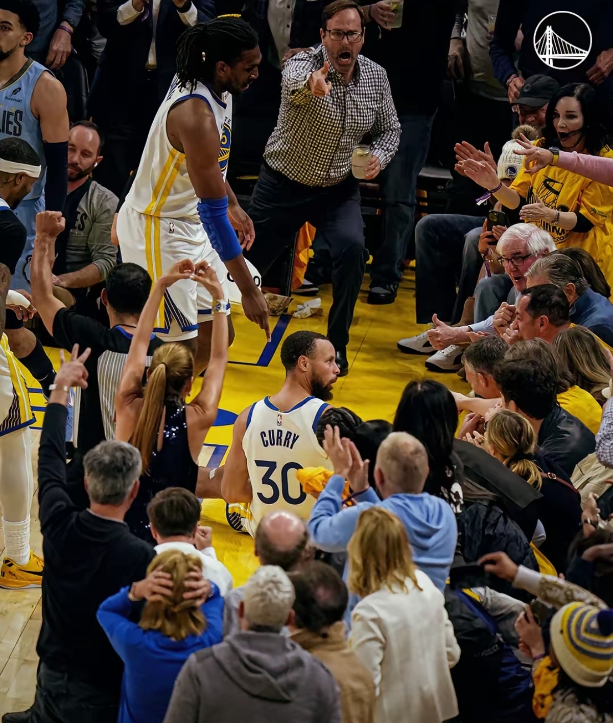 爱游戏体育-包含库里连续三场比赛得分超过惊险取胜，切尔西挑战极限！的词条