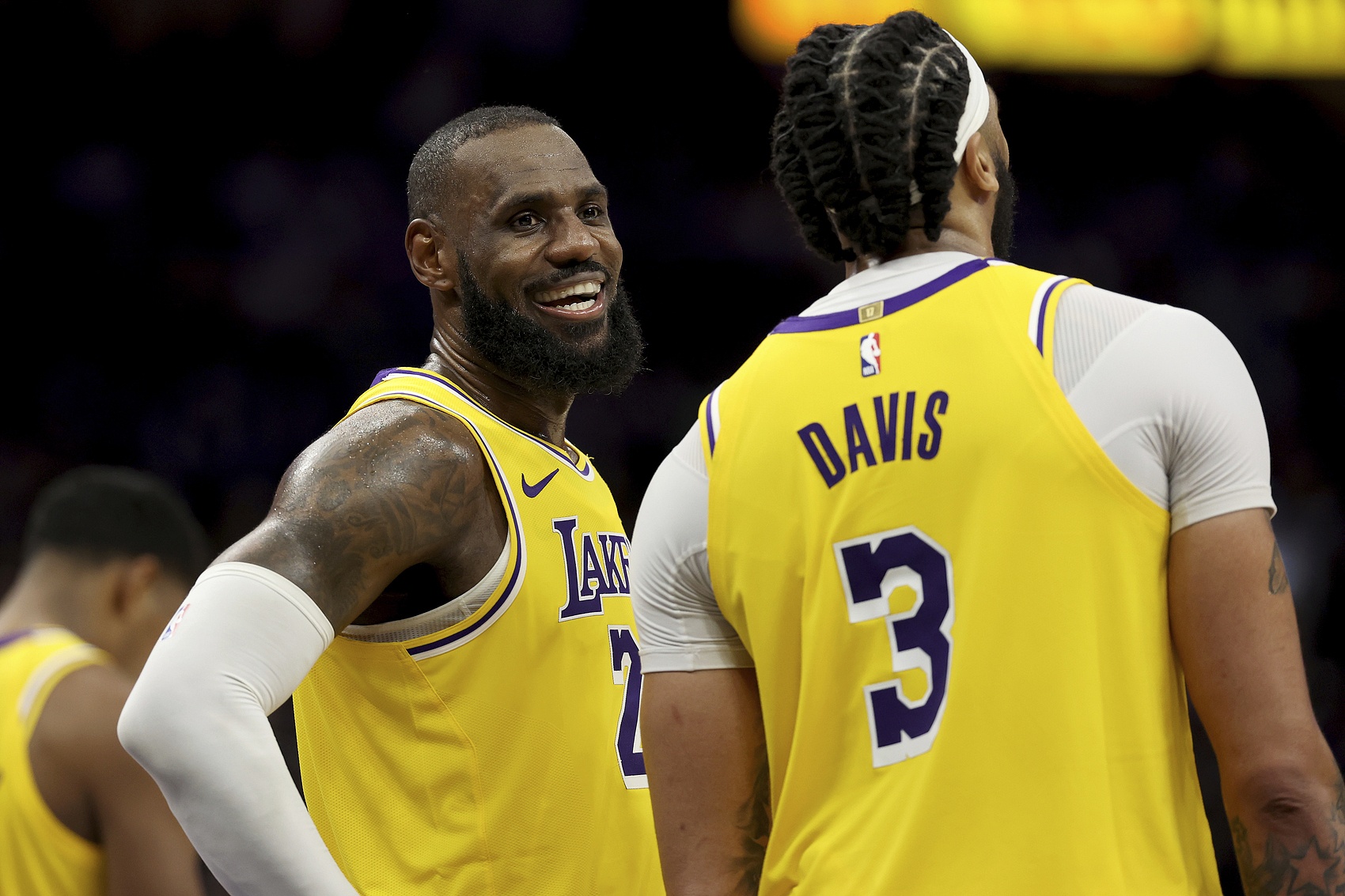 爱游戏体育-关于詹姆斯回归赛场，连败首场状态亮眼，老鹰观众沸腾！的信息